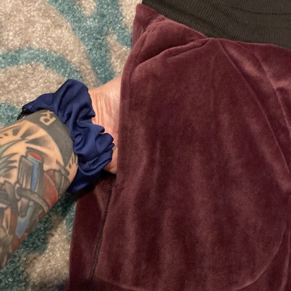 📣 SALE!! Women’s velour plum purple pajama bottoms - Picture 2 of 5